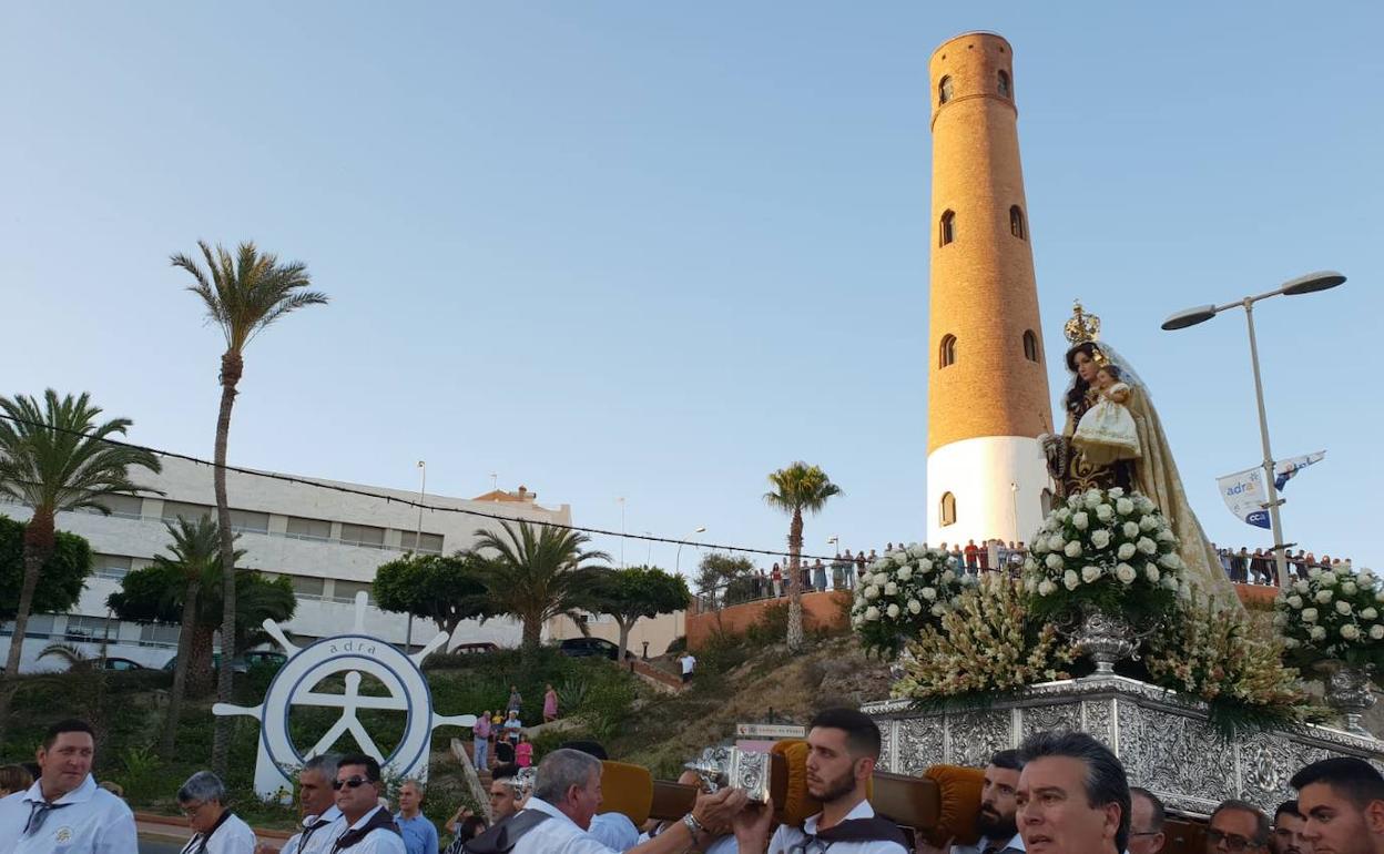Adra venera a la Virgen del Carmen