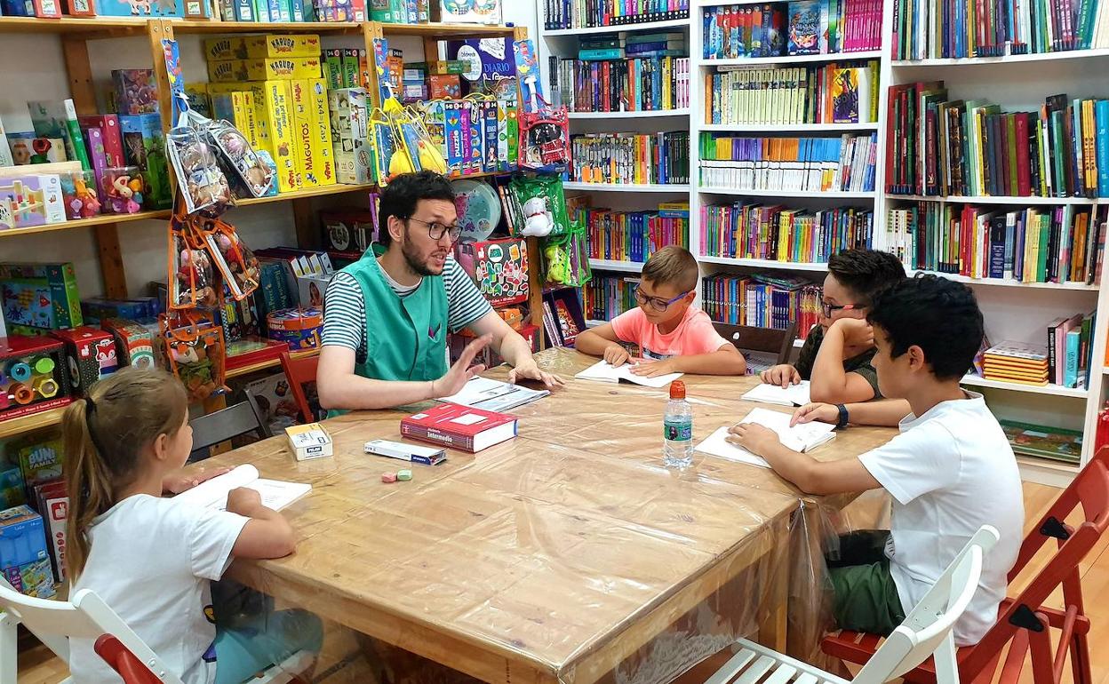 Talleres de dibujo, lectura y escritura en La Tarara