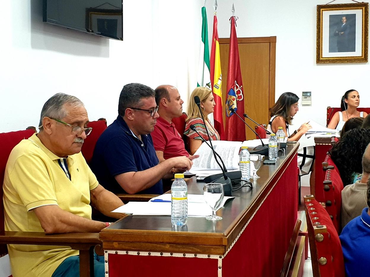 Isidro Ferrio y Juan José Ibáñez, a la izquierda, son los dos representantes de Vox en el Consistorio.