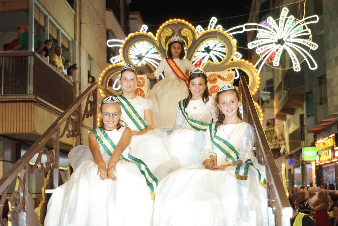 Ayer tuvo lugar el pregón, a cargo de Juan Mena, y el desfile de carrozas