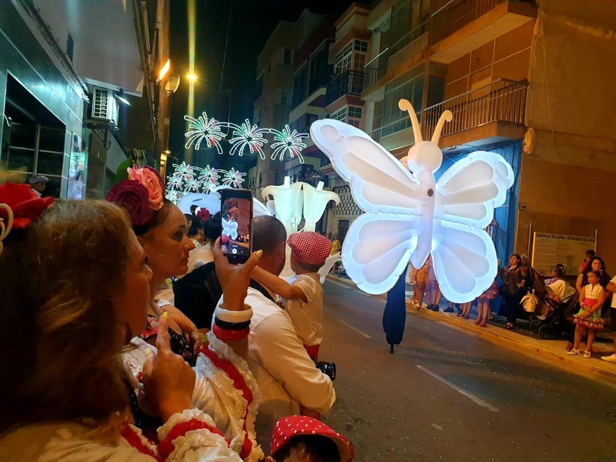 Ayer tuvo lugar el pregón, a cargo de Juan Mena, y el desfile de carrozas