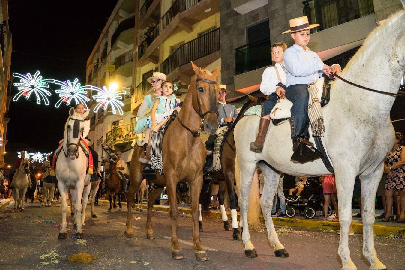 Ayer tuvo lugar el pregón, a cargo de Juan Mena, y el desfile de carrozas