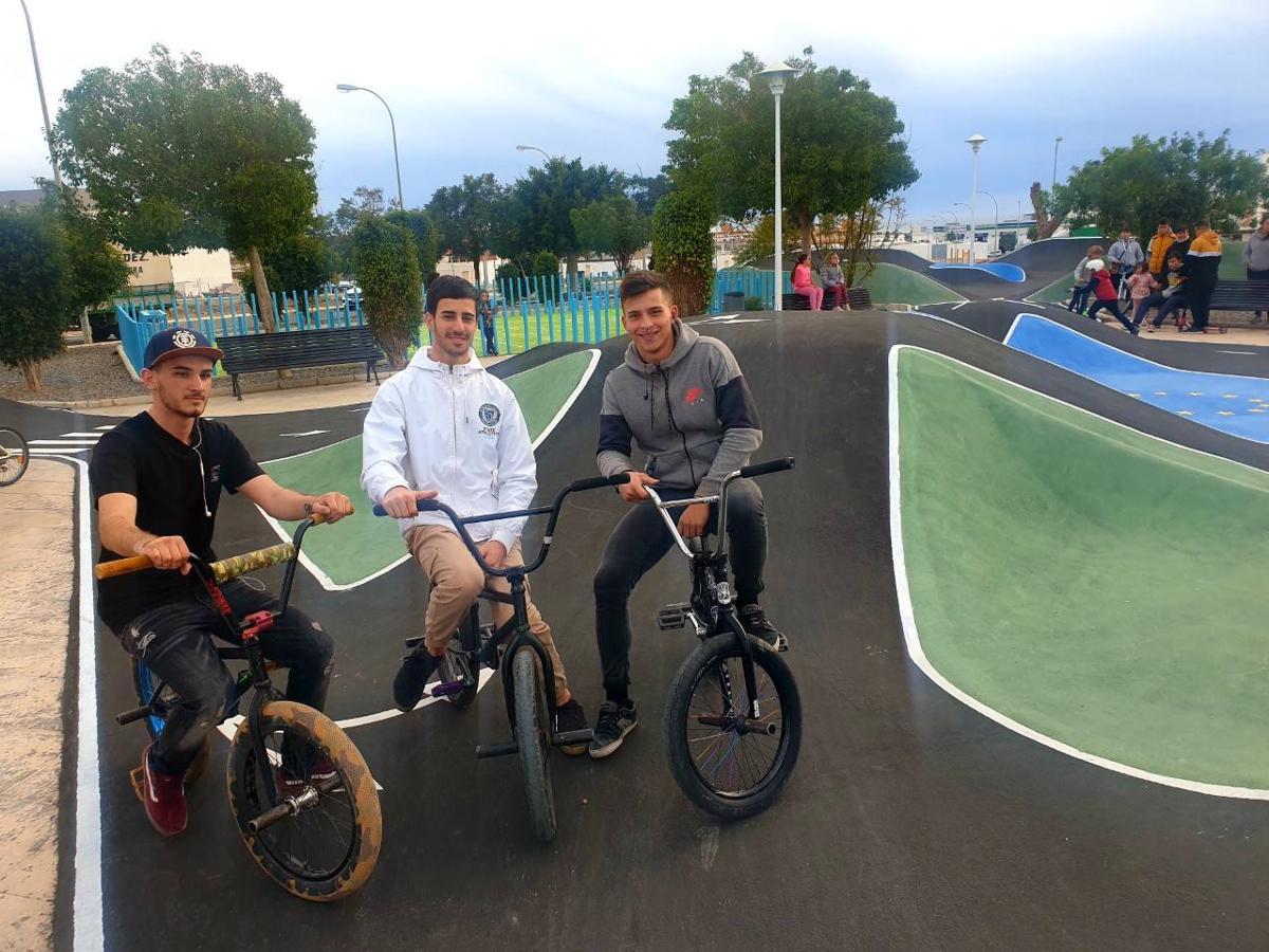 Fotos: Europa, el primer parque de Adra para 'skaters'