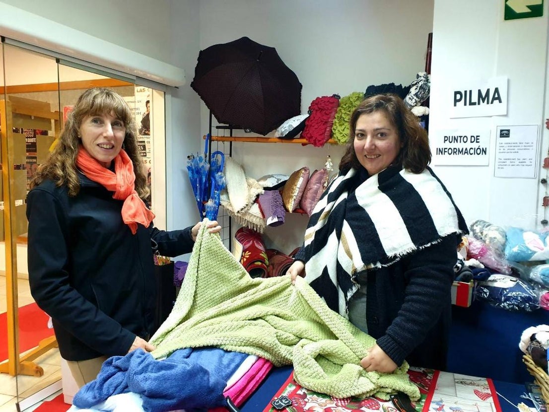 Fotos: Primeras marcas en la Feria Outlet del comercio de Adra