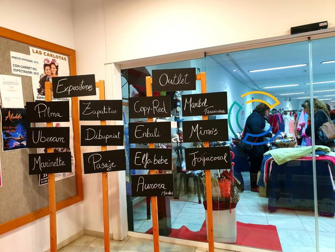 Fotos: Primeras marcas en la Feria Outlet del comercio de Adra