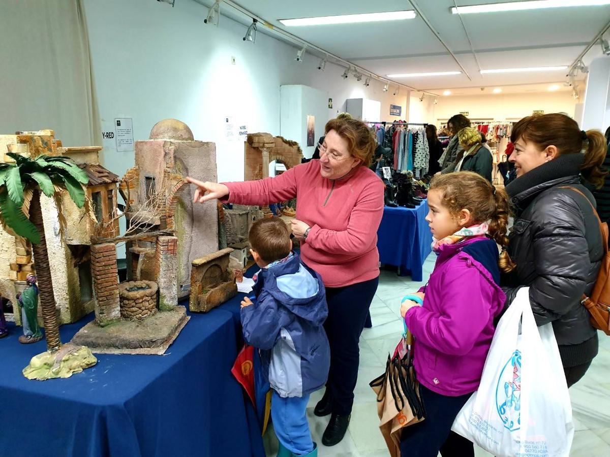 Fotos: Primeras marcas en la Feria Outlet del comercio de Adra