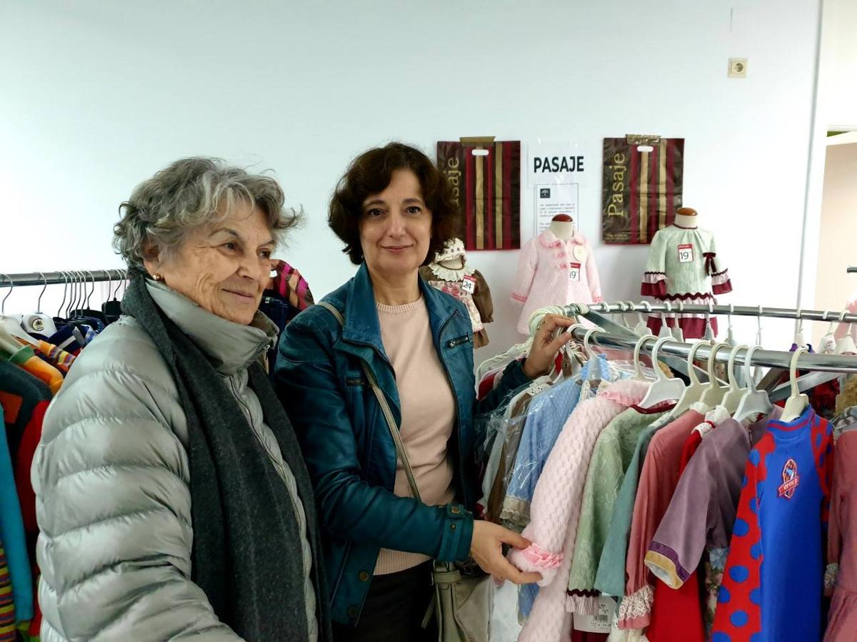 Fotos: Primeras marcas en la Feria Outlet del comercio de Adra