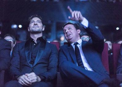 Imagen secundaria 1 - Imágenes de la gala celebrada en Berja.