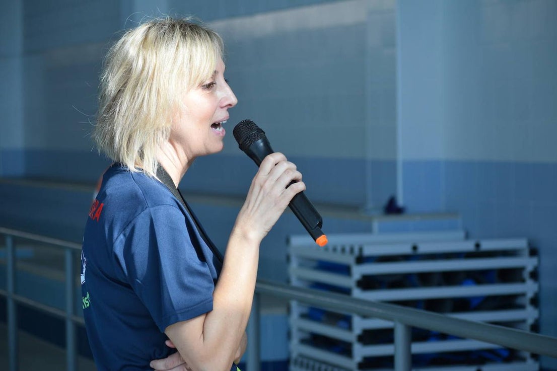 Fotos: La natación artística se lanza a la piscina en Adra con el primer grupo de Almería