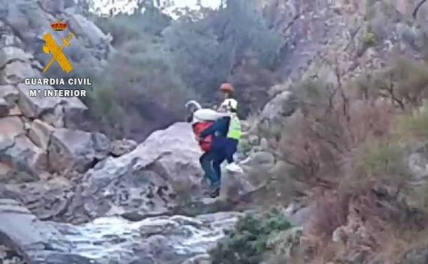 Rescate de la daliense por la Guardia Civil.