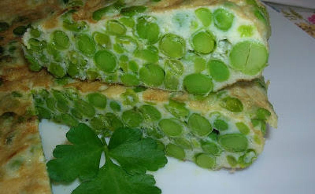 Tortilla de présules y tirabeques para celebrar el Día de Andalucía en Dalías