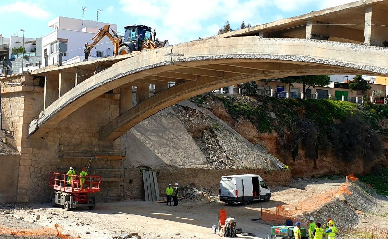 El puente está cerrado al tráfico desde el 17 de febrero. 