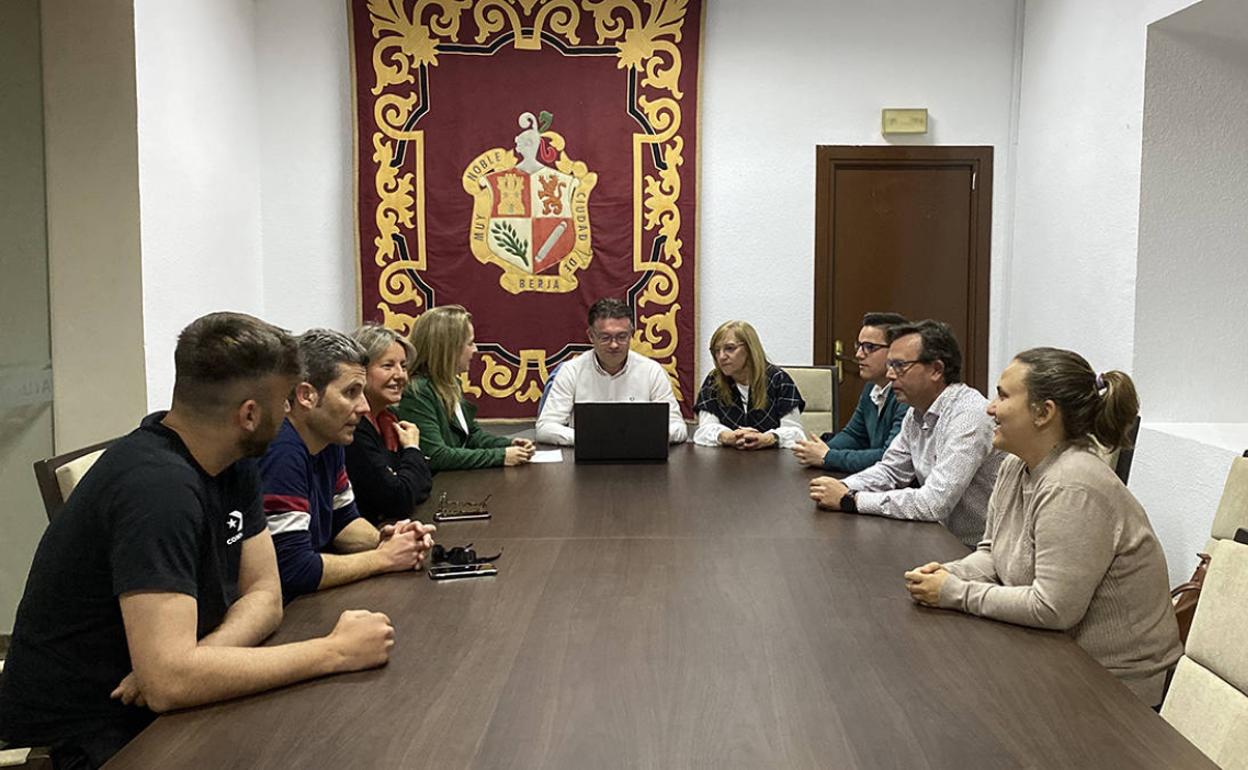 Berja cierra el Pabellón de Deportes, la Biblioteca Municipal y el teatro de la localidad