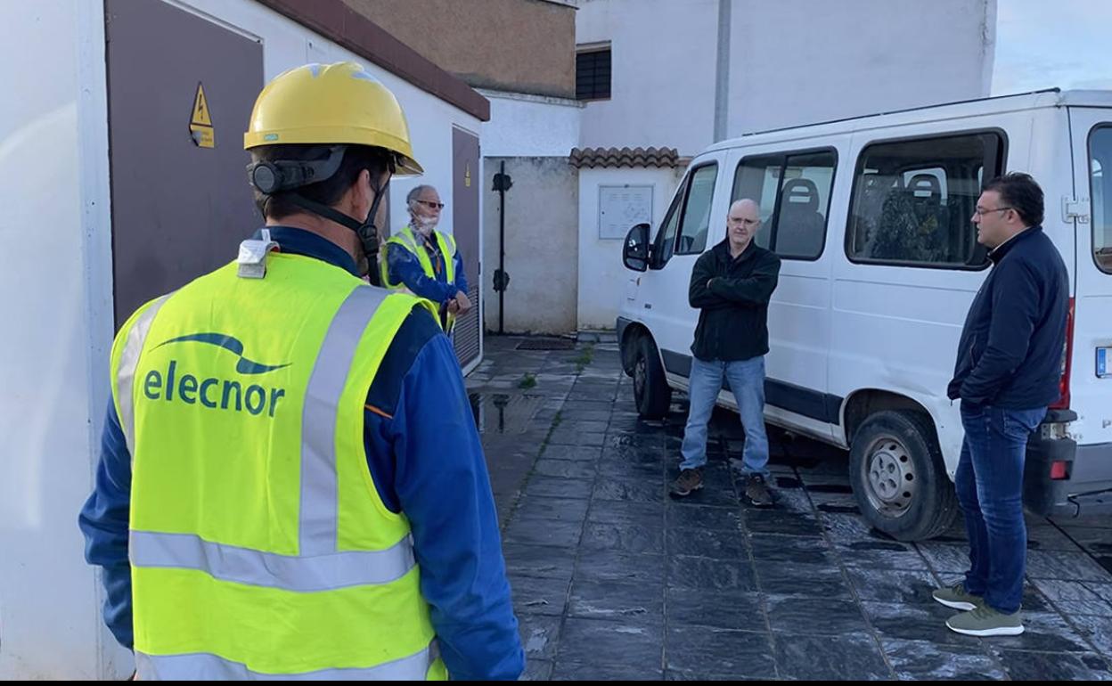Berja mitiga los enganches ilegales con una nueva línea eléctrica