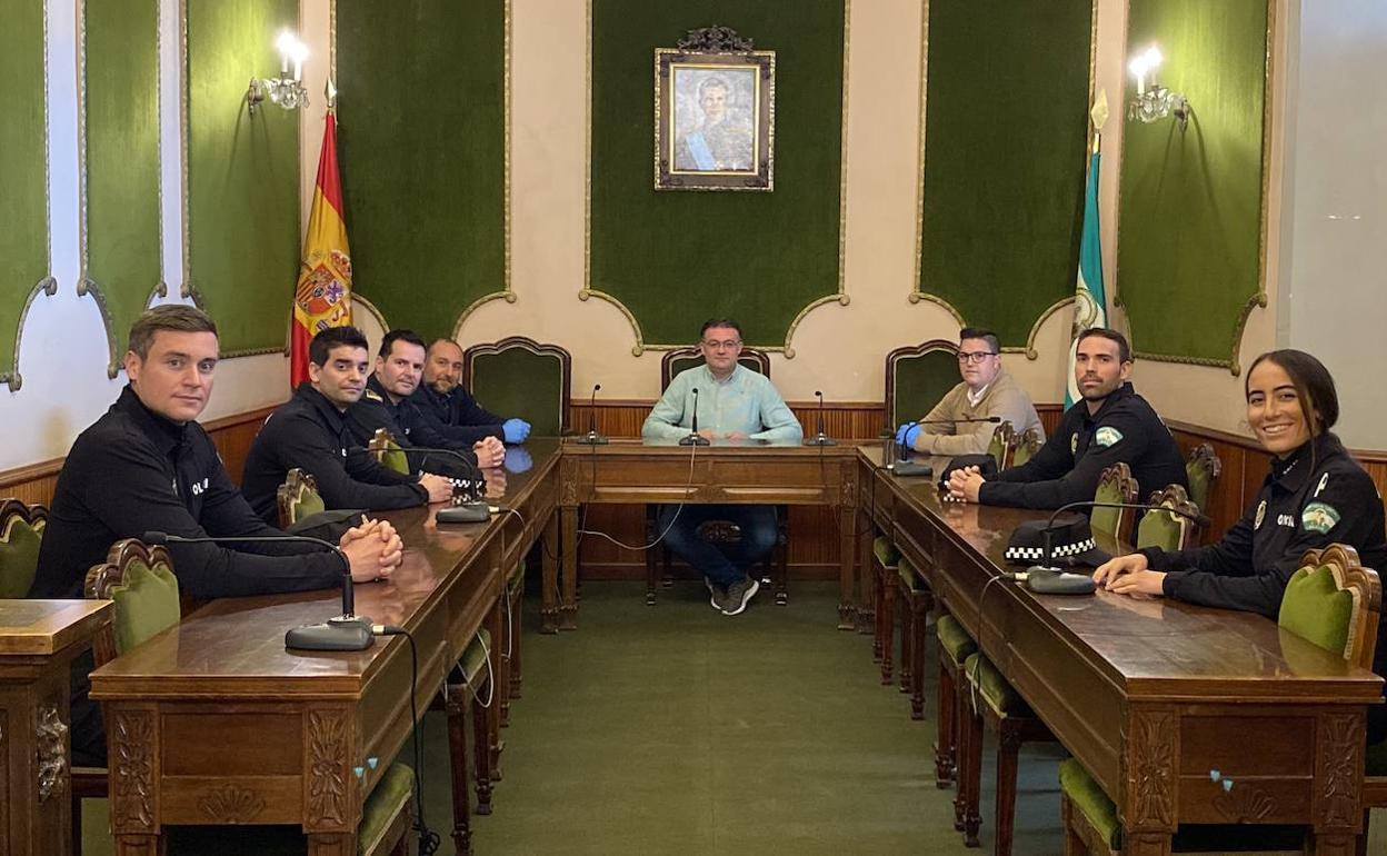 El alcalde, José Carlos Lupión, ha dado la bienvenida personalmente a los agentes. 
