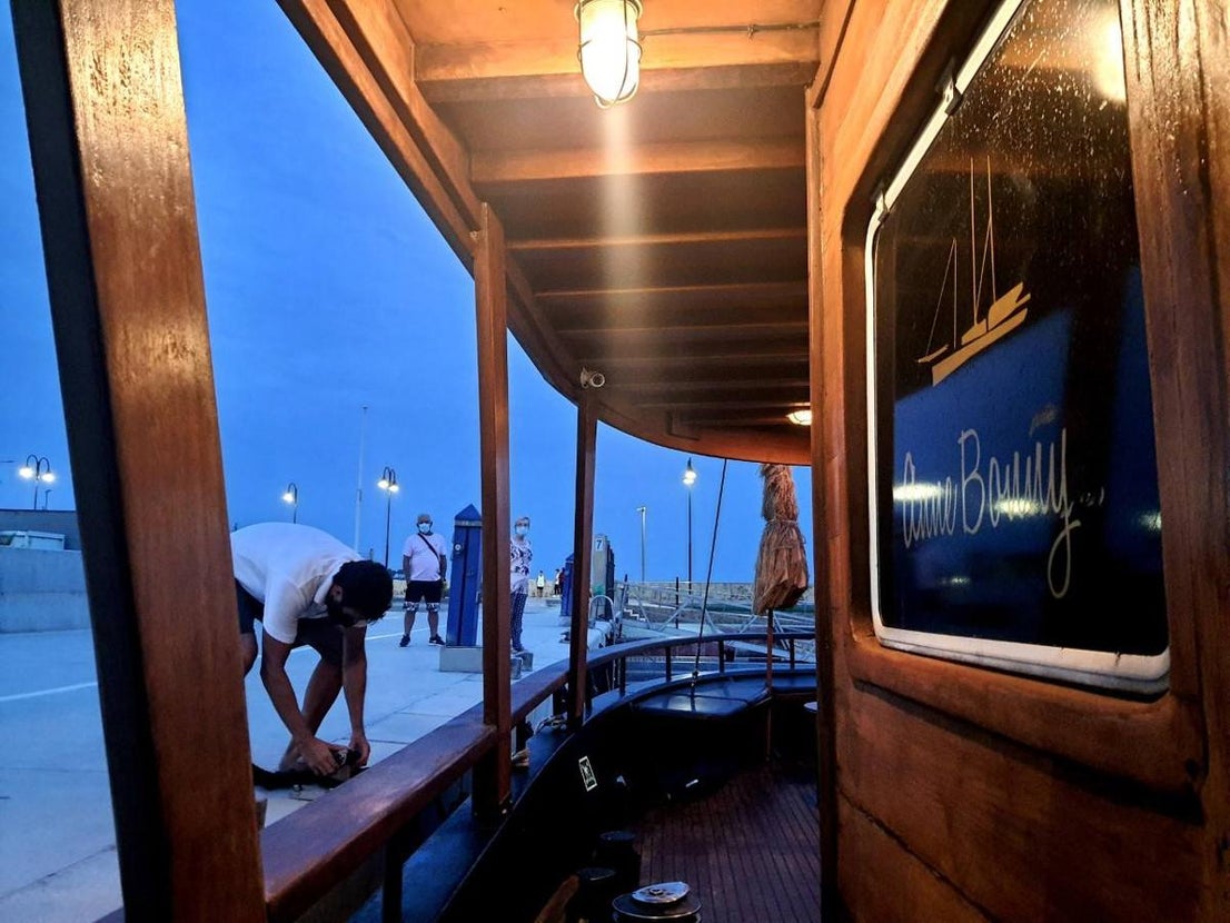 El barco fue originalmente una embarcación a vapor. 
