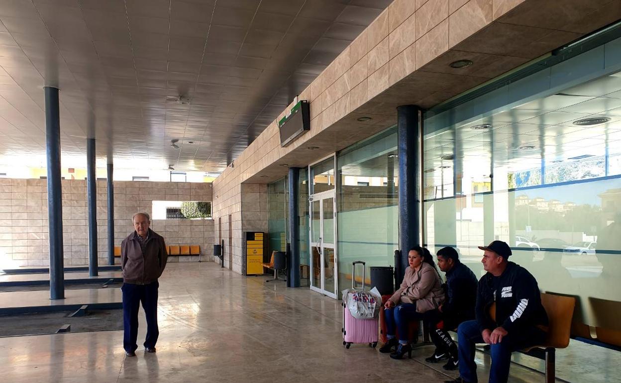 Apeadero de la estación de autobuses de Berja. 