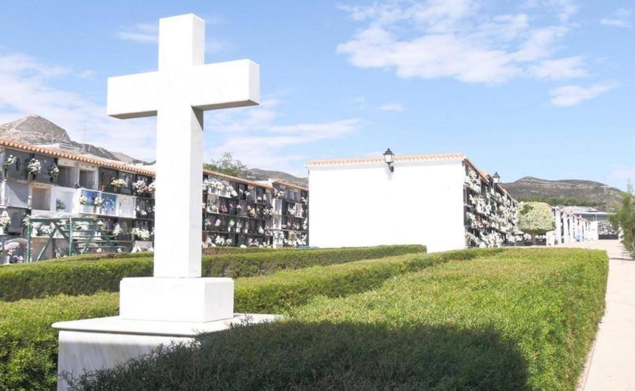 Las visitas al Cementerio se limitan a 30 minutos y se recomienda pedir cita