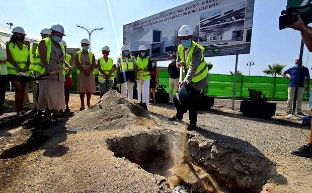 Adra adjudica seis proyectos de obra pública a pequeñas y medianas empresas locales