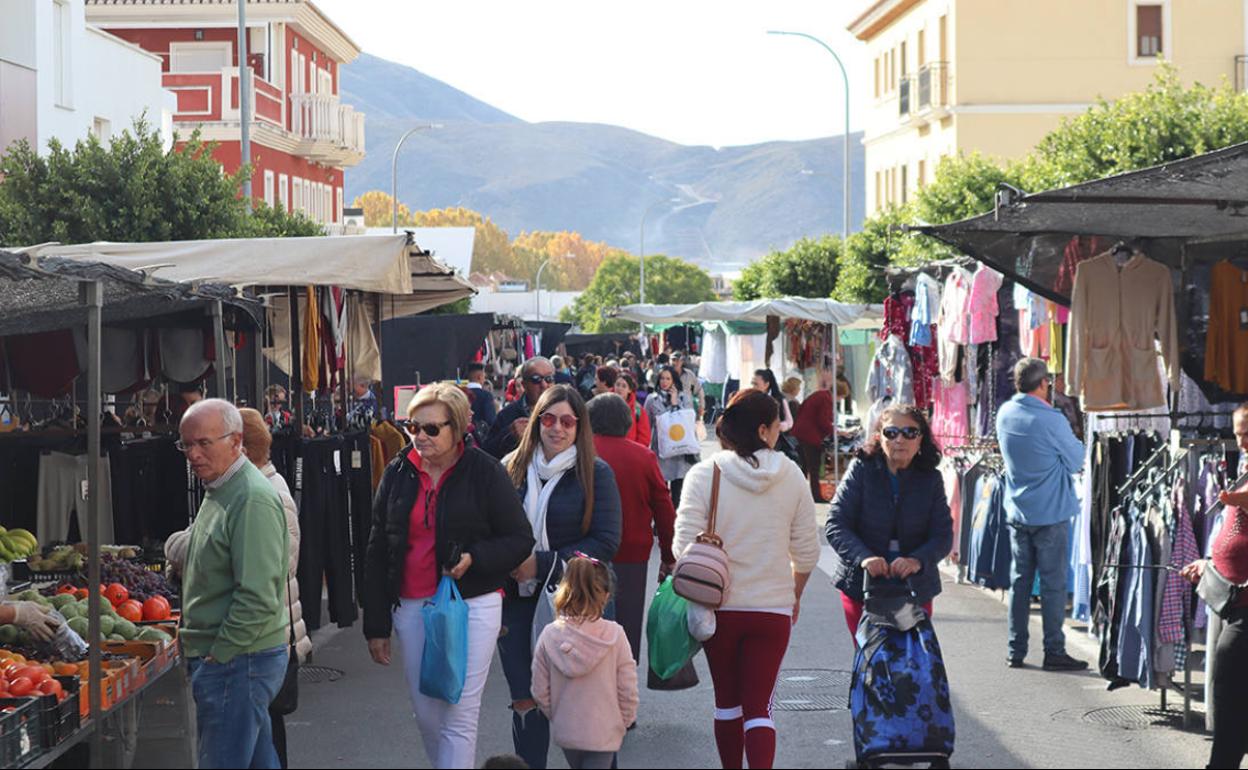 Imagen de archivo del mercado ambulante de Berja. 