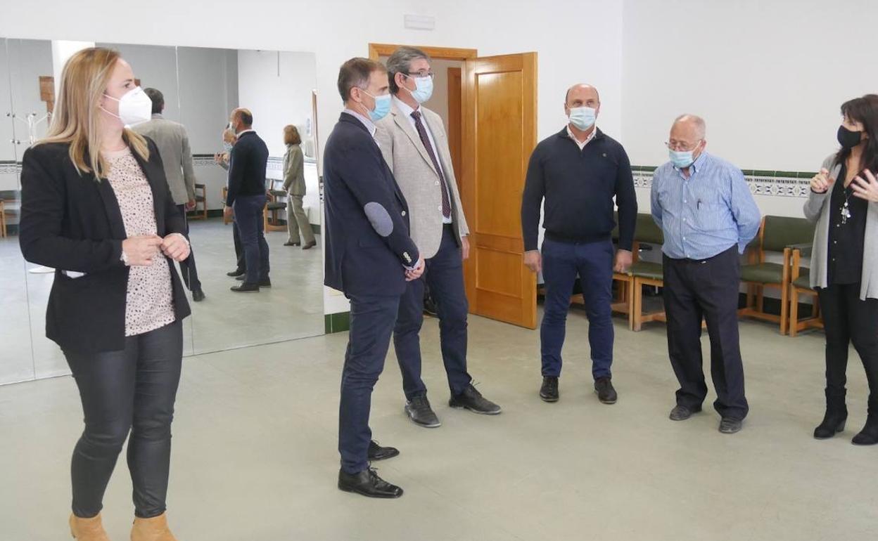 Visita del delegado de Educació al Centro de Participación Activa de Adra. 