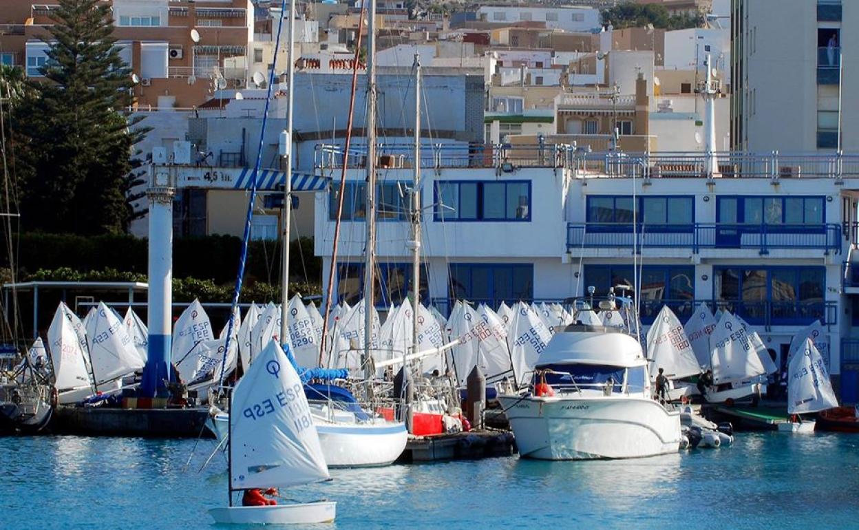 El Club Náutico de Adra regala cursos de vela por Navidad