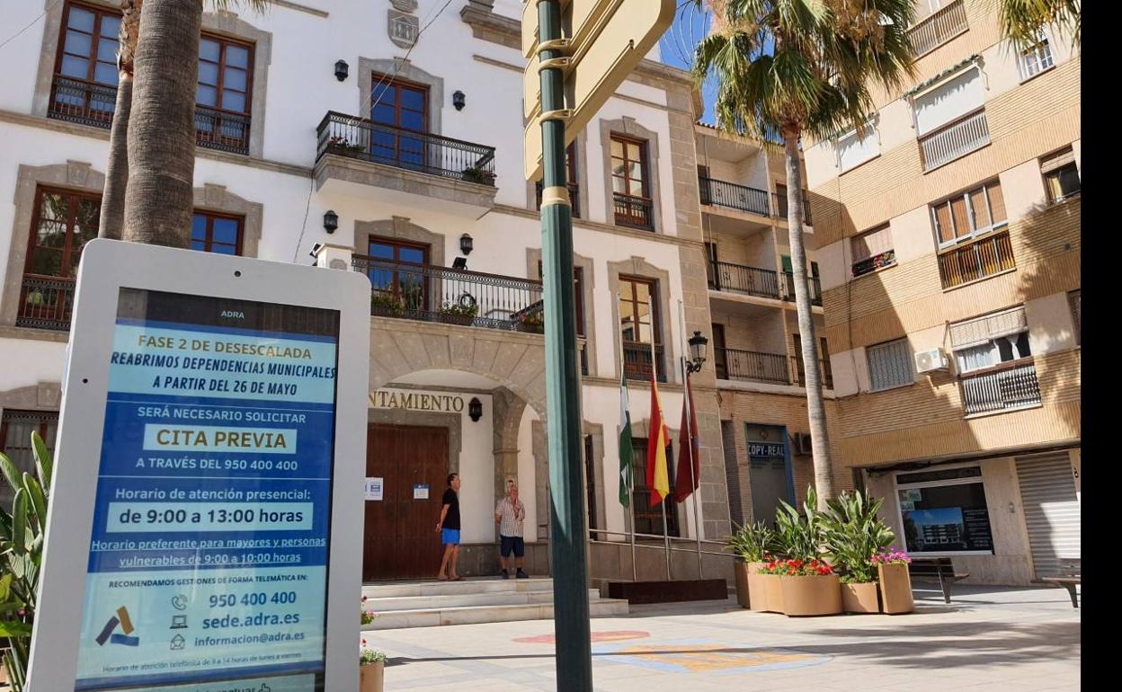 Bronca entre PSOE y PP por la gestión de la pandemia en Adra