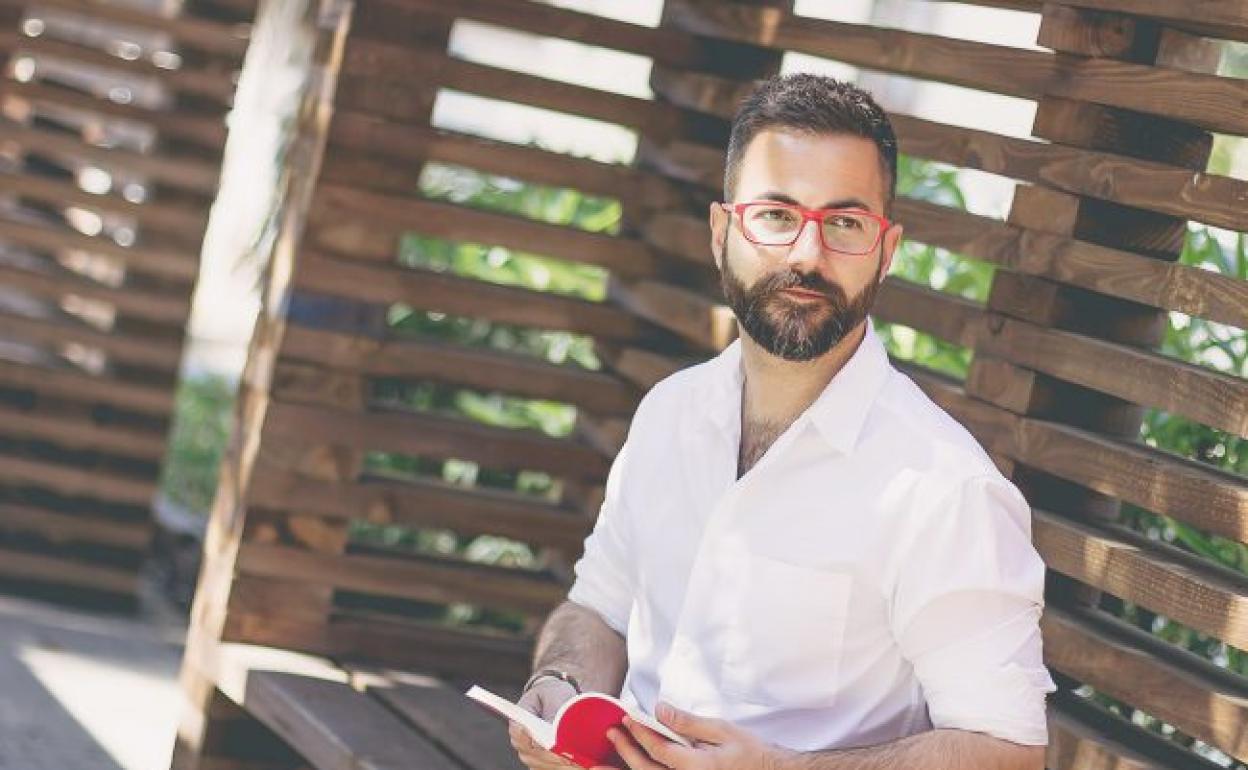 El sexólogo Borja Rodríguez imparte charlas en Adra