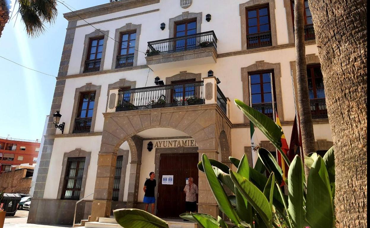 Adra defiende que las parejas de hecho accedan a la pensión de viudedad en igualdad de condiciones
