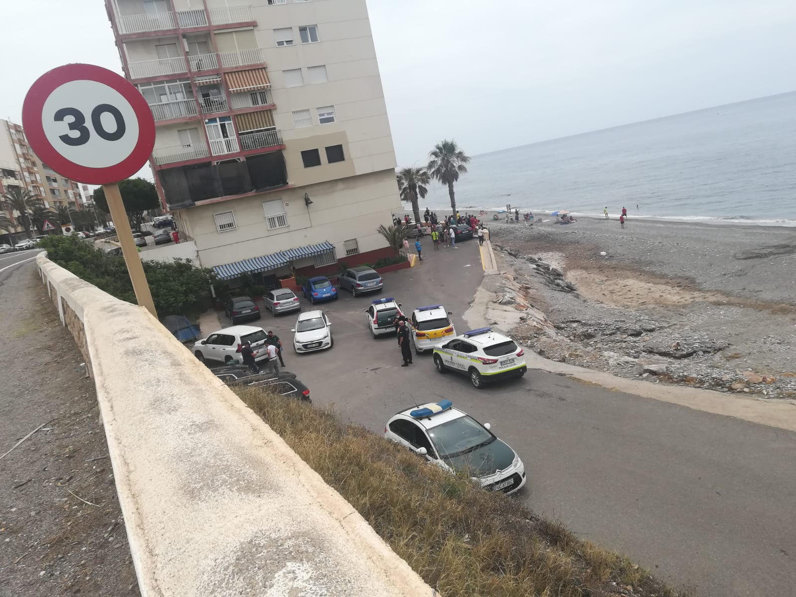 Un momento de la operación desarrollada en Adra.