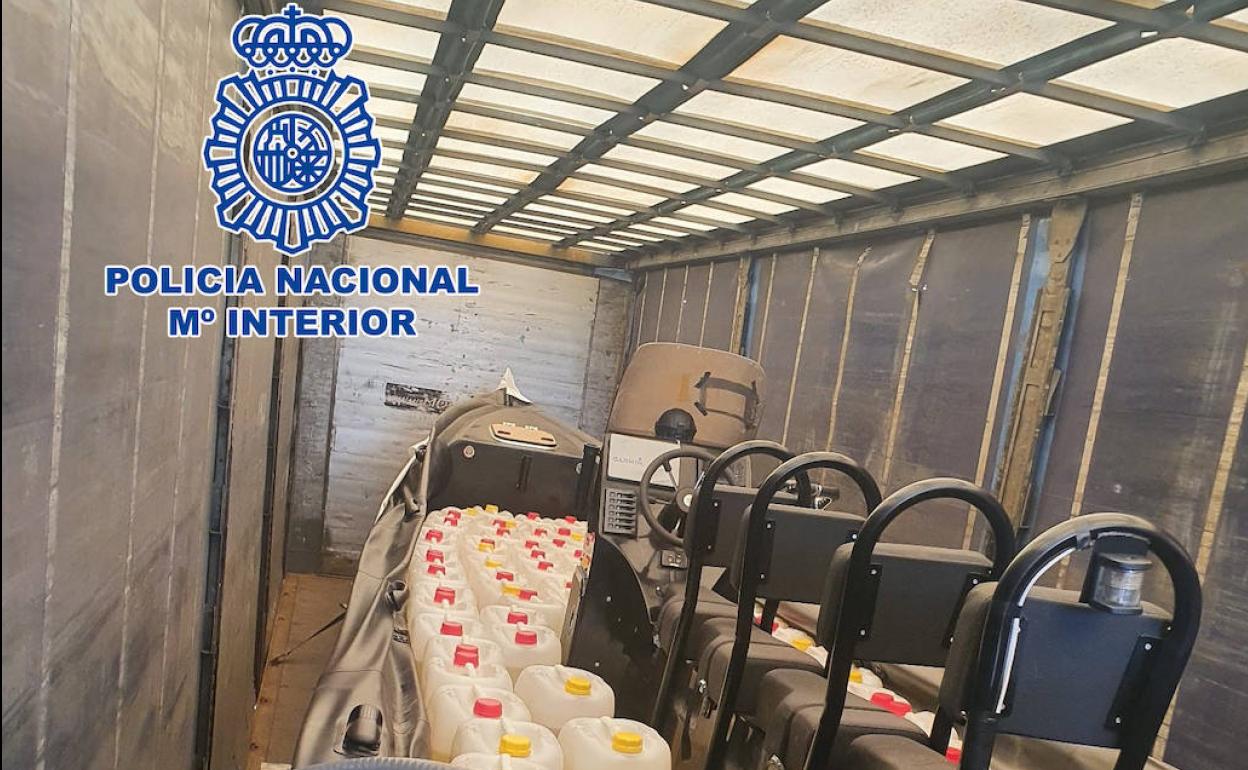 Detenido en Adra un hombre que transportaba una planeadora destinada al tráfico de hachís