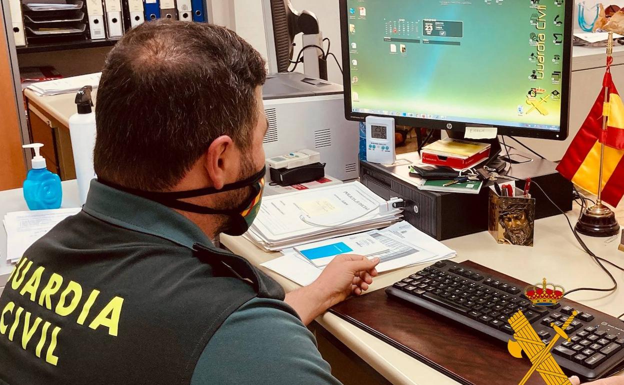 Sucesos en Almería |Dos menores detenidos por extorsionar a un niño de 10 años, que les entregó 7.000 euros en efectivo