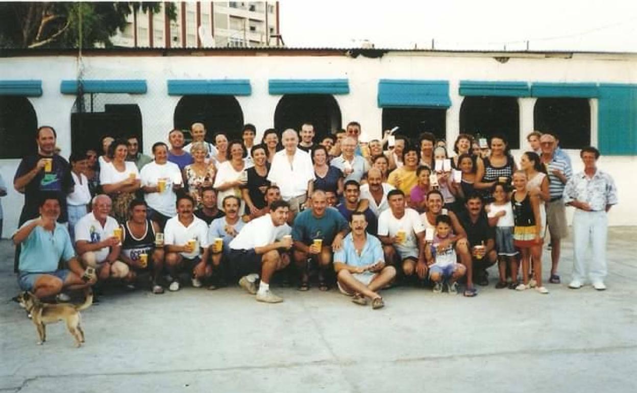 Acto 25 aniversario del camping 'La sirena loca', donde se entregó una placa a cada campista. 