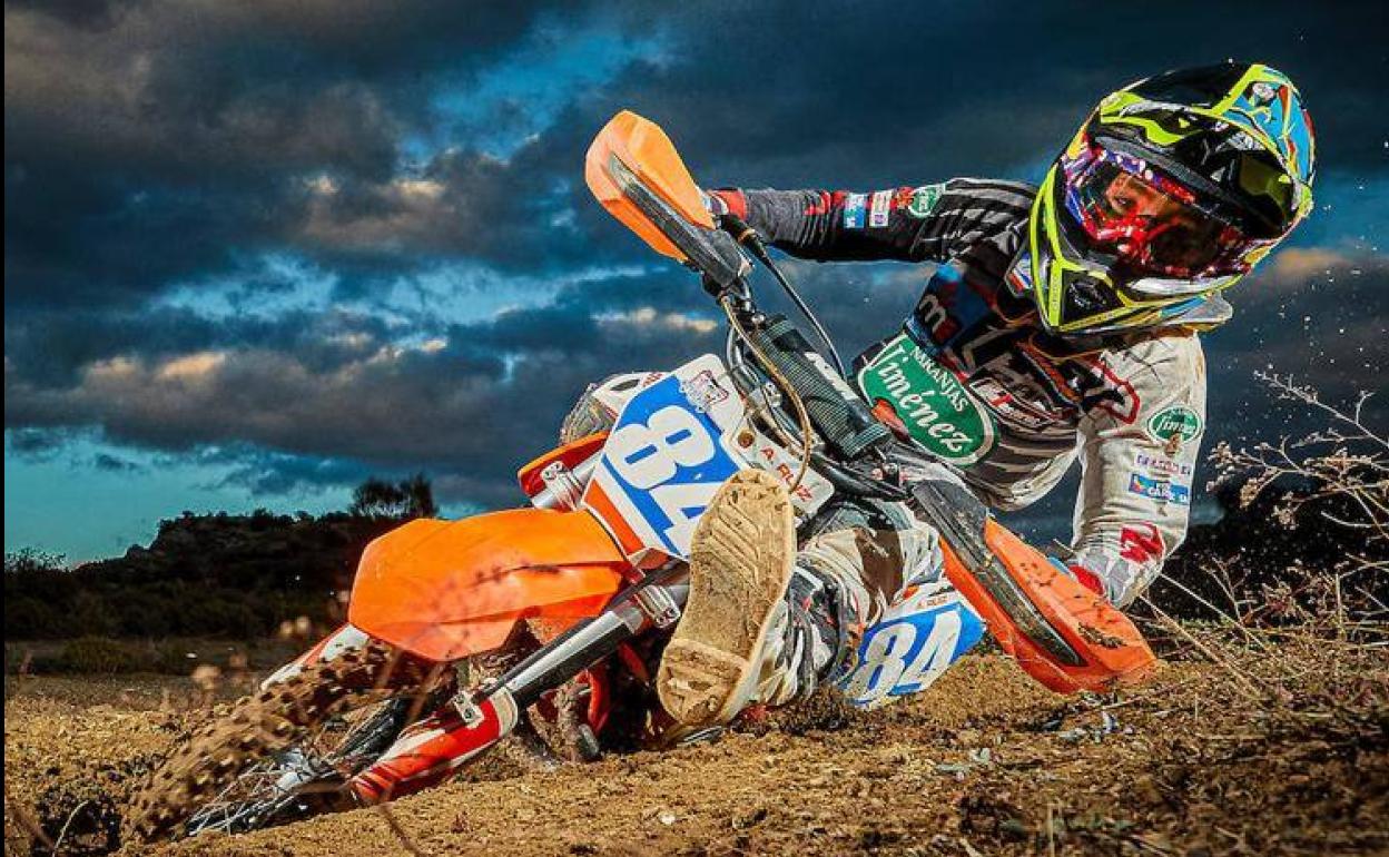 El PSOE sugiere habilitar un espacio para que los jóvenes practiquen motocross en Adra