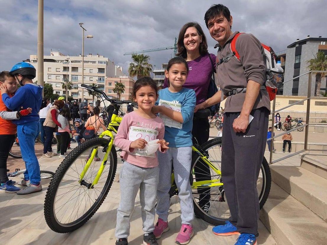 Fotos: La 'clásica abderitana' toma el relevo en Adra