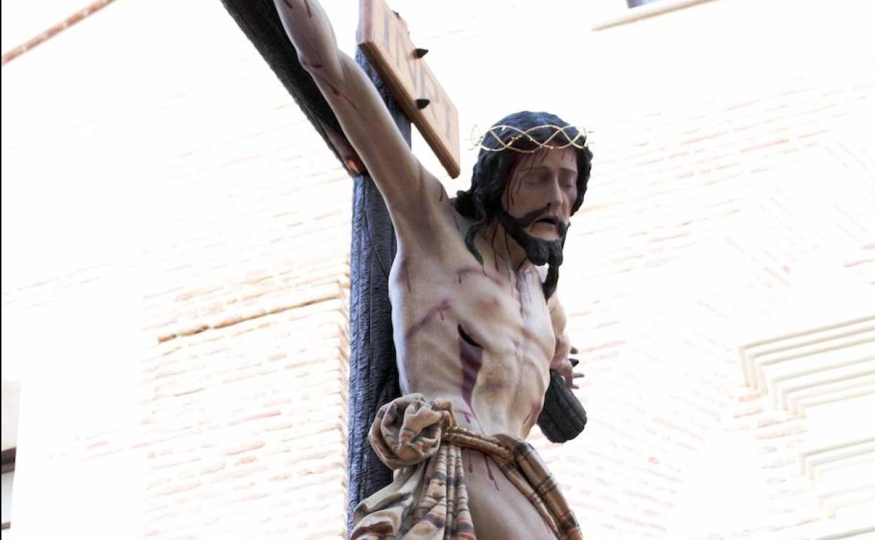 El Cristo de la Expiración vuelve a desfilar por las calles de Adra