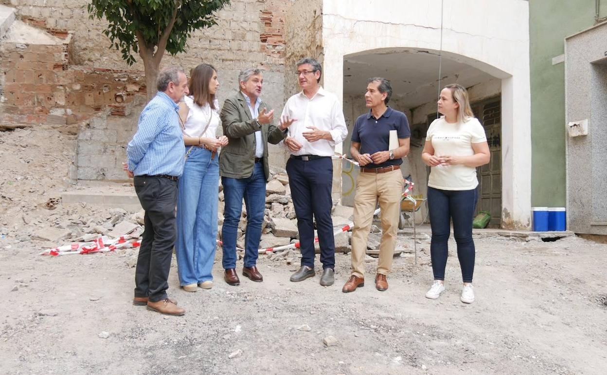 Adra mejora el estado de una decena de calles de Guainos, Cuatro Higueras y La Curva