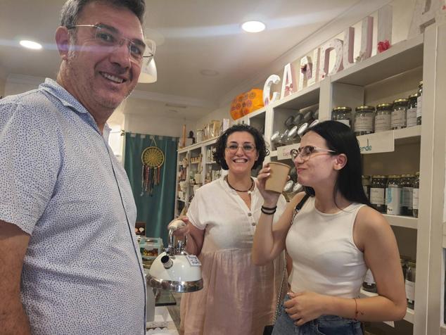 Fotos: Noche en Blanco: tarde de compras en Adra