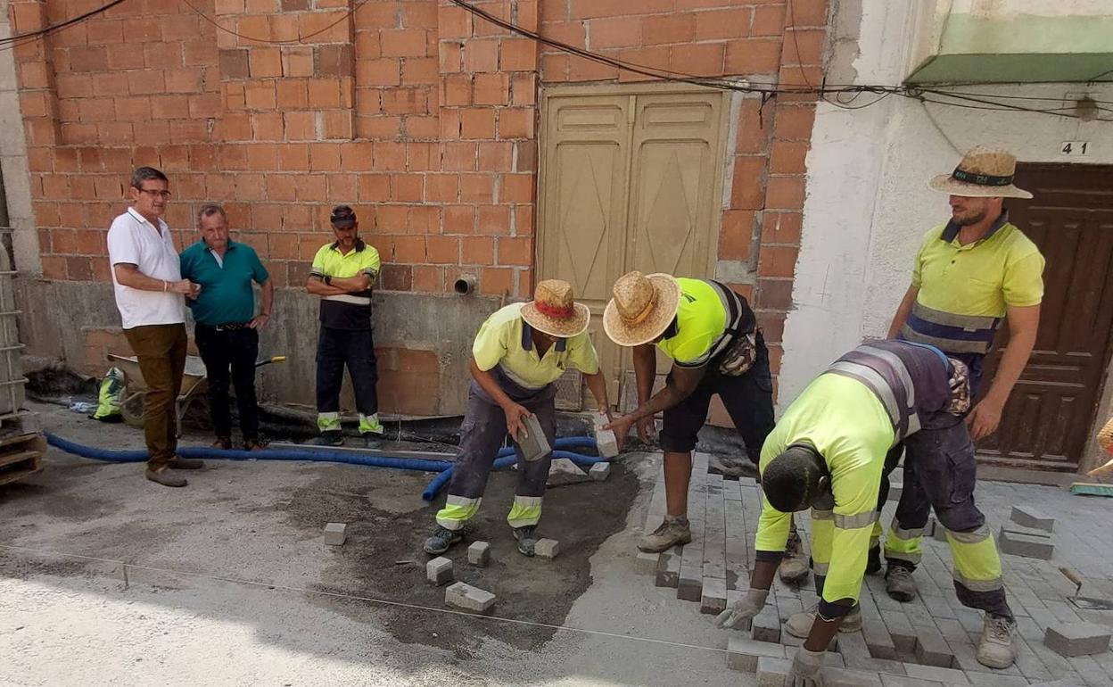 La calle San Miguel de Adra lucirá adoquín para integrarse en el entorno