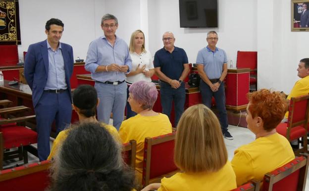 Adra incorpora a 15 personas sin empleo para mantener limpios los edificios municipales