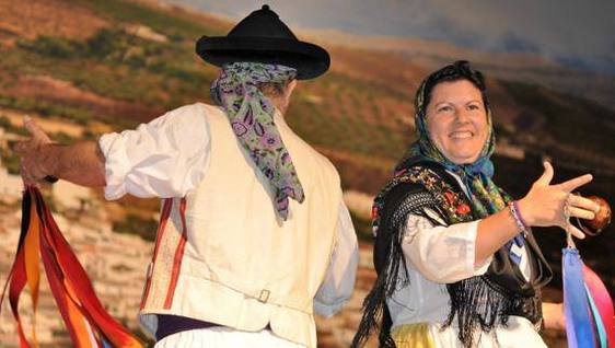 Adrastea enseña baile y música tradicional en Adra