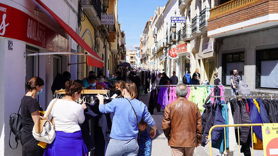 El comercio tradicional de Berja se instala en la calle