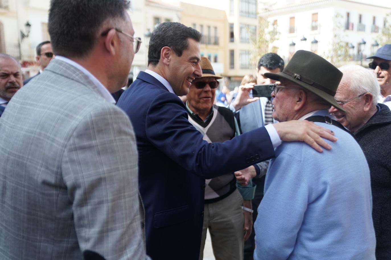 Juanma Moreno se encomienda al Cristo de la Luz