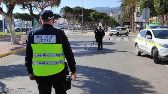 Detenido en Adra acusado de robar en tres vehículos, entre ellos el camión en el que fue sorprendido