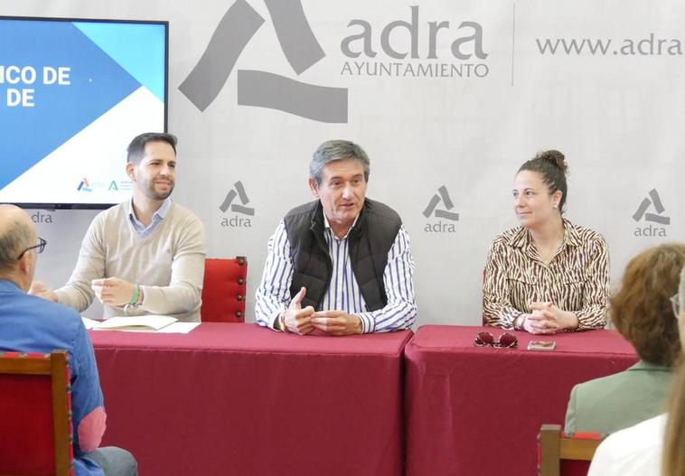 Adra lanza 30 medidas para revitalizar el comercio tradicional