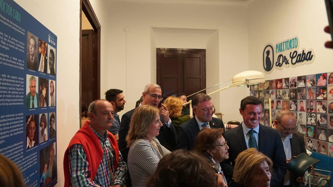 Berja recopila recuerdos del antiguo paritorio del doctor Caba