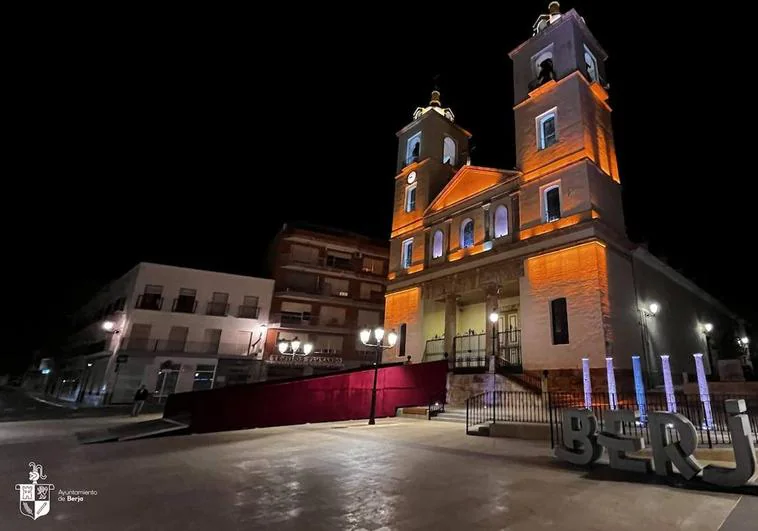 Berja crea un enlace directo entre la plaza y la parroquia para las salidas procesionales