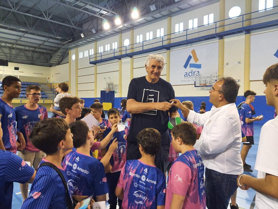 Leyendas del Real Madrid, invitado de excepción a la fiesta del baloncesto en Adra