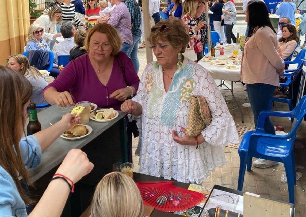 Las hermandades de Adra se unen para celebrar las Cruces de Mayo