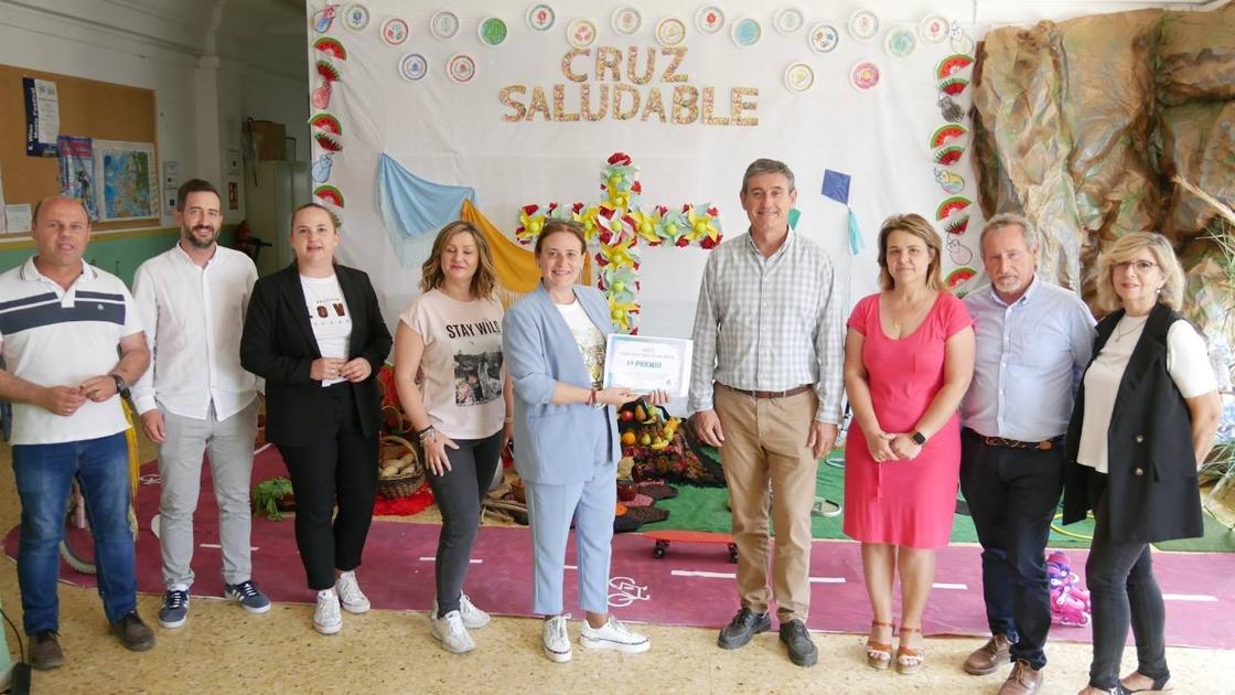El colegio Pedro Mena gana el Concurso de Cruces de Mayo